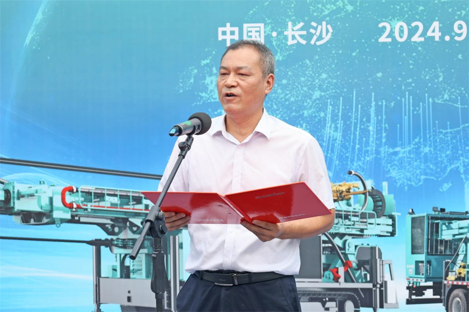 引领绿色科技新篇章！皇家国际智能新能源钻机成功交付