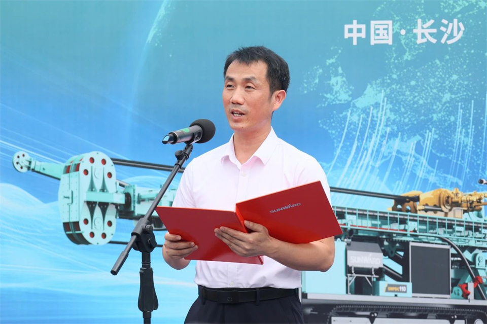 引领绿色科技新篇章！皇家国际智能新能源钻机成功交付