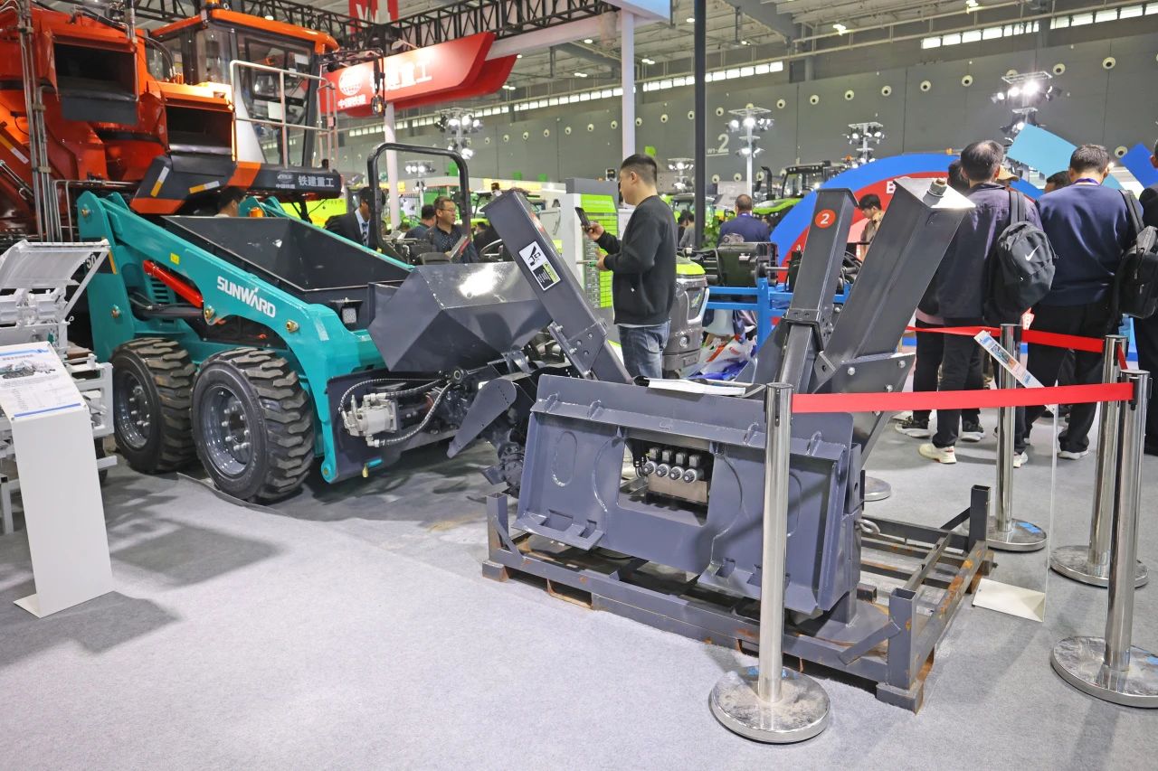 聚焦智能化、无人化！皇家国际智能携多款产品亮相2024中国国际农业机械展