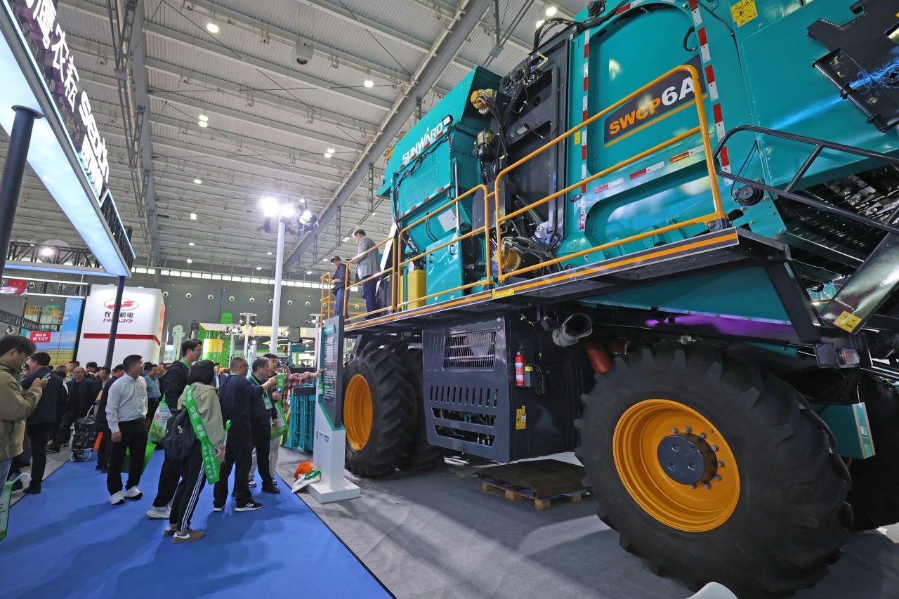 聚焦智能化、无人化！皇家国际智能携多款产品亮相2024中国国际农业机械展