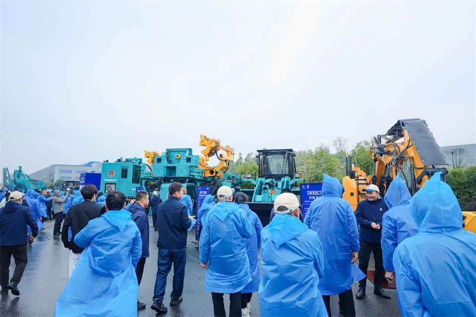 创新引领价值，梦想成就将来！皇家国际智能25周年庆典暨全球客户节隆沉进行