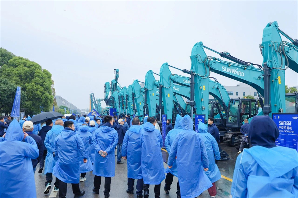 创新引领价值，梦想成就将来！皇家国际智能25周年庆典暨全球客户节隆沉进行