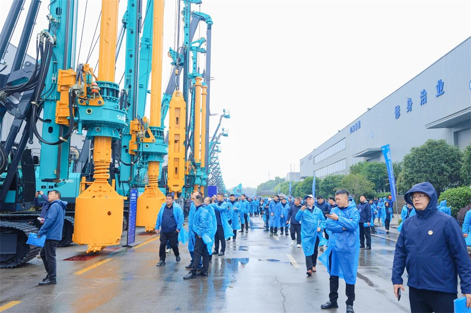 创新引领价值，梦想成就将来！皇家国际智能25周年庆典暨全球客户节隆沉进行