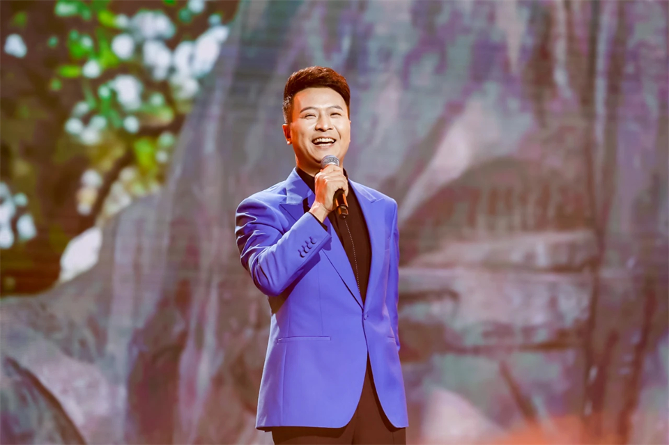 创新引领价值 梦想成就将来——庆祝皇家国际智能成立25周年赞美大会暨文艺晚会隆沉进行