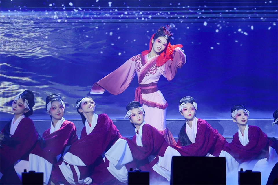 创新引领价值 梦想成就将来——庆祝皇家国际智能成立25周年赞美大会暨文艺晚会隆沉进行