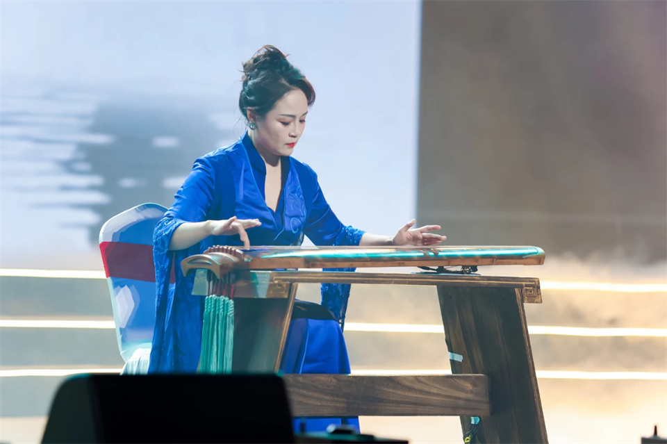 创新引领价值 梦想成就将来——庆祝皇家国际智能成立25周年赞美大会暨文艺晚会隆沉进行