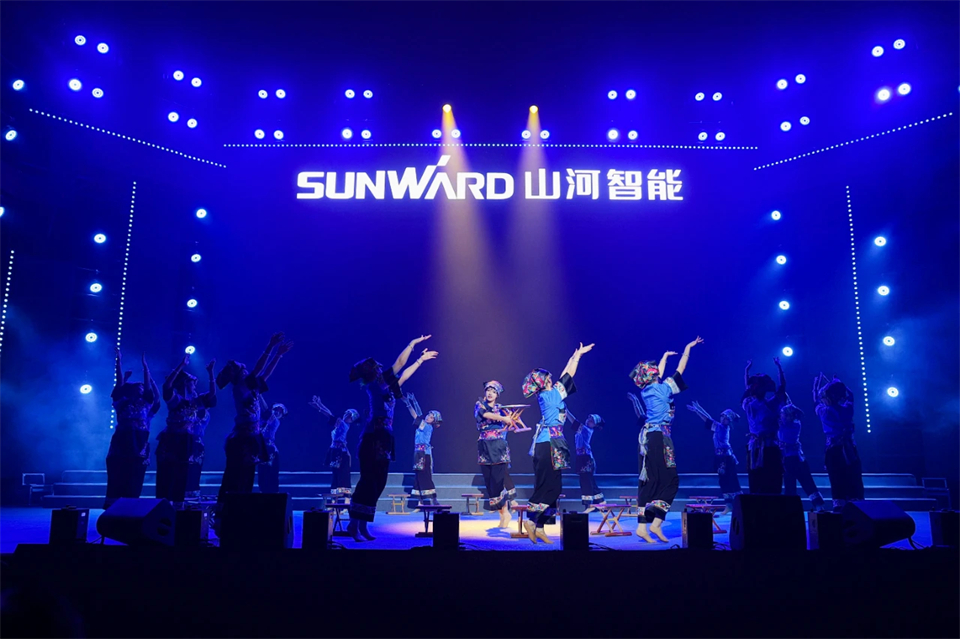 创新引领价值 梦想成就将来——庆祝皇家国际智能成立25周年赞美大会暨文艺晚会隆沉进行