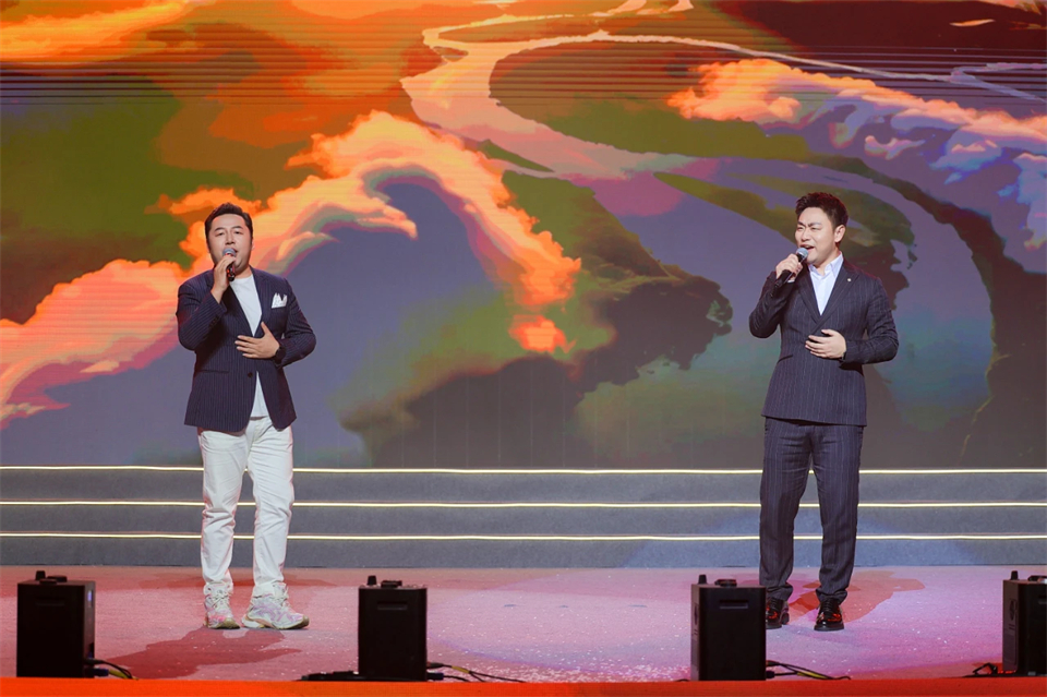 创新引领价值 梦想成就将来——庆祝皇家国际智能成立25周年赞美大会暨文艺晚会隆沉进行