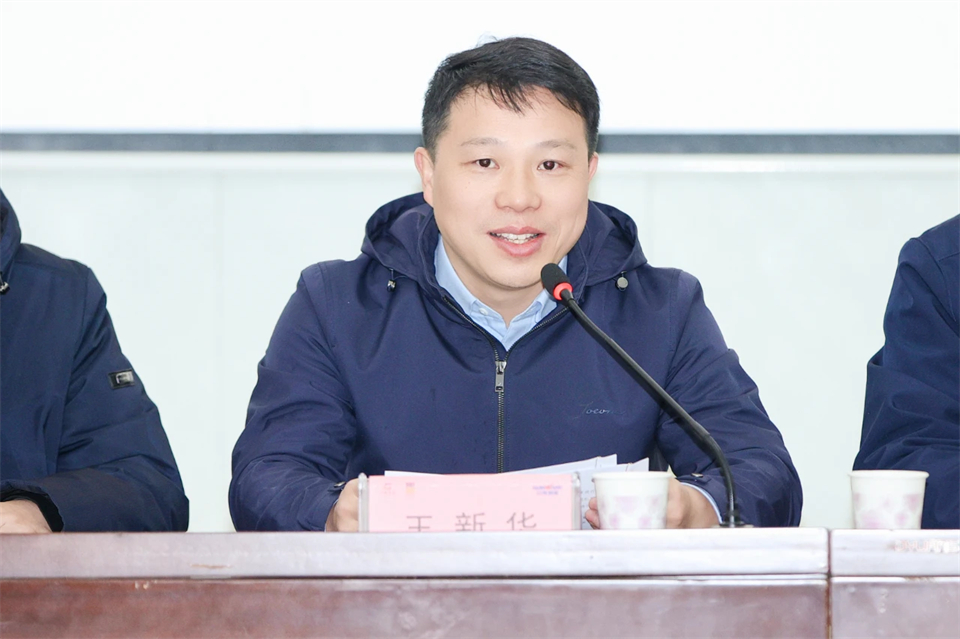 长龙街路、皇家国际智能召开首届年货盛惠暨送春联文化惠民活动工作会议