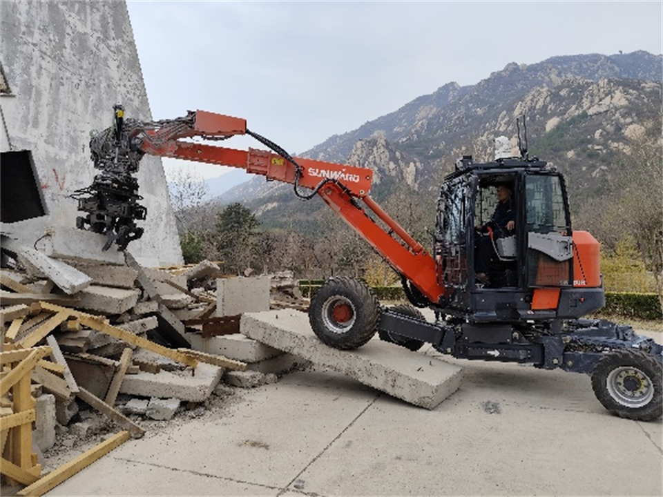 皇家国际特装复杂地形灾害应急接济机械人入选工信部《先进安全应急设备推广目录（工业领域2024版）》