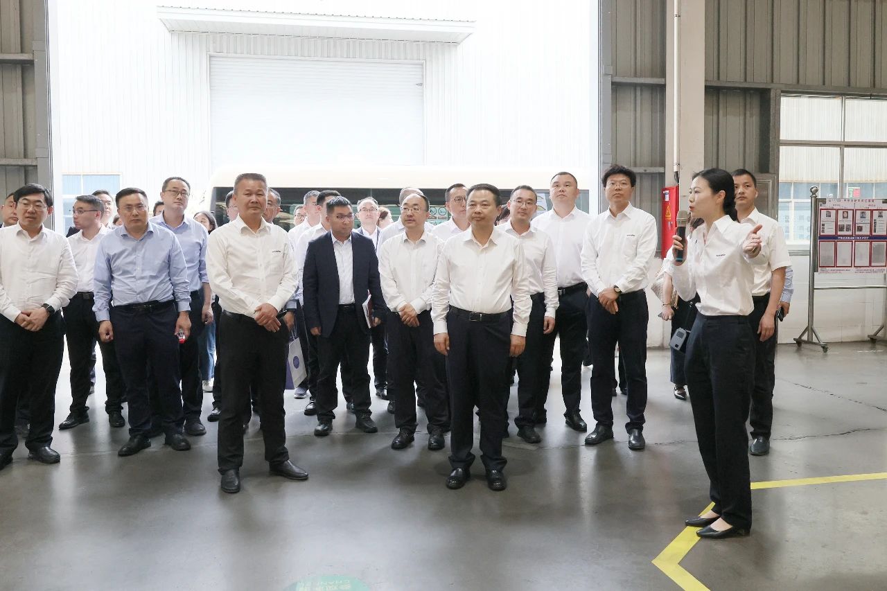 天能控股集团党委书记、董事长张天任率队到访皇家国际智能