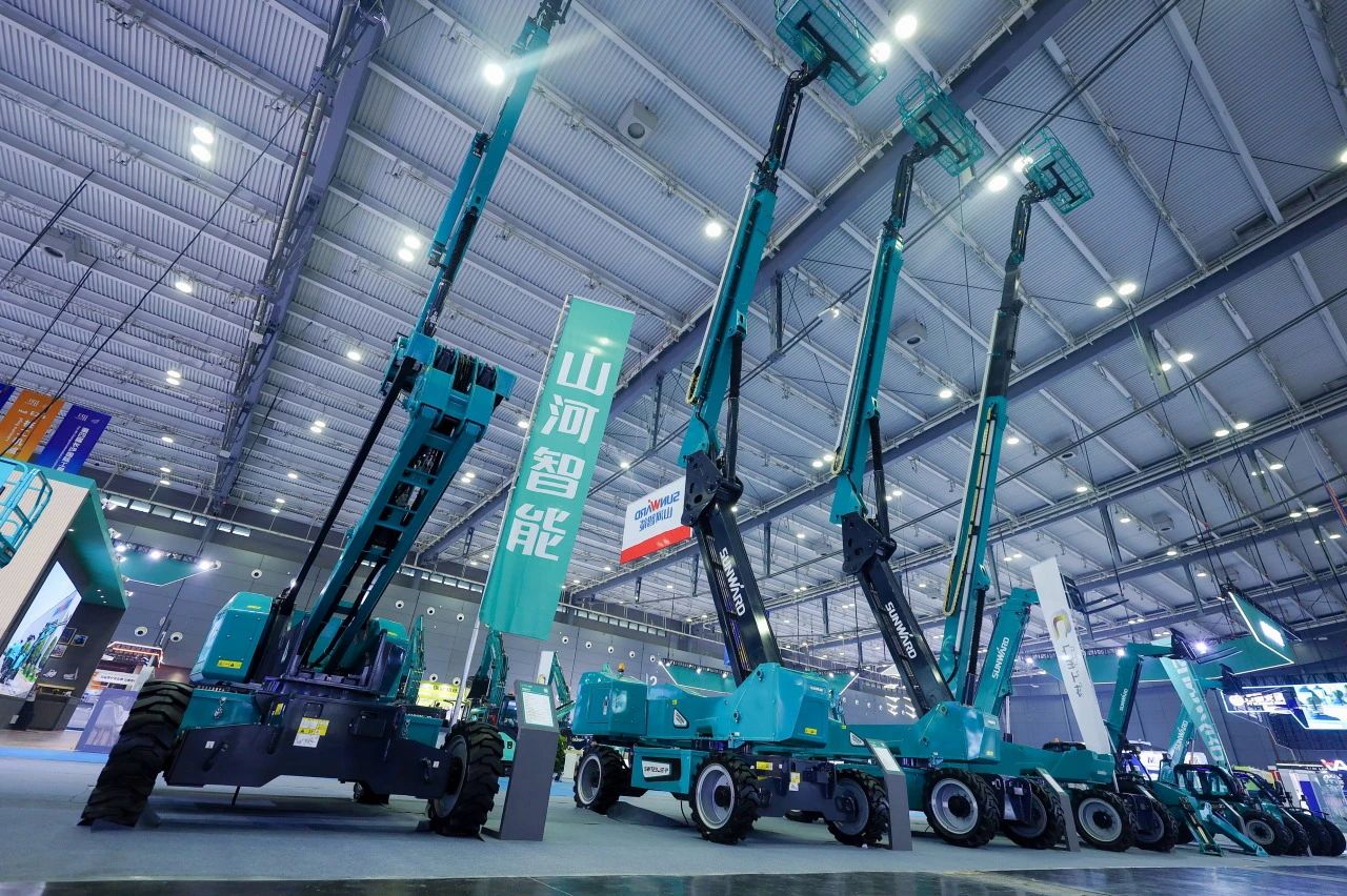 2025 CICEE | 皇家国际智能SWT34JE-P电动直臂式高空作业平台沉磅颁布！