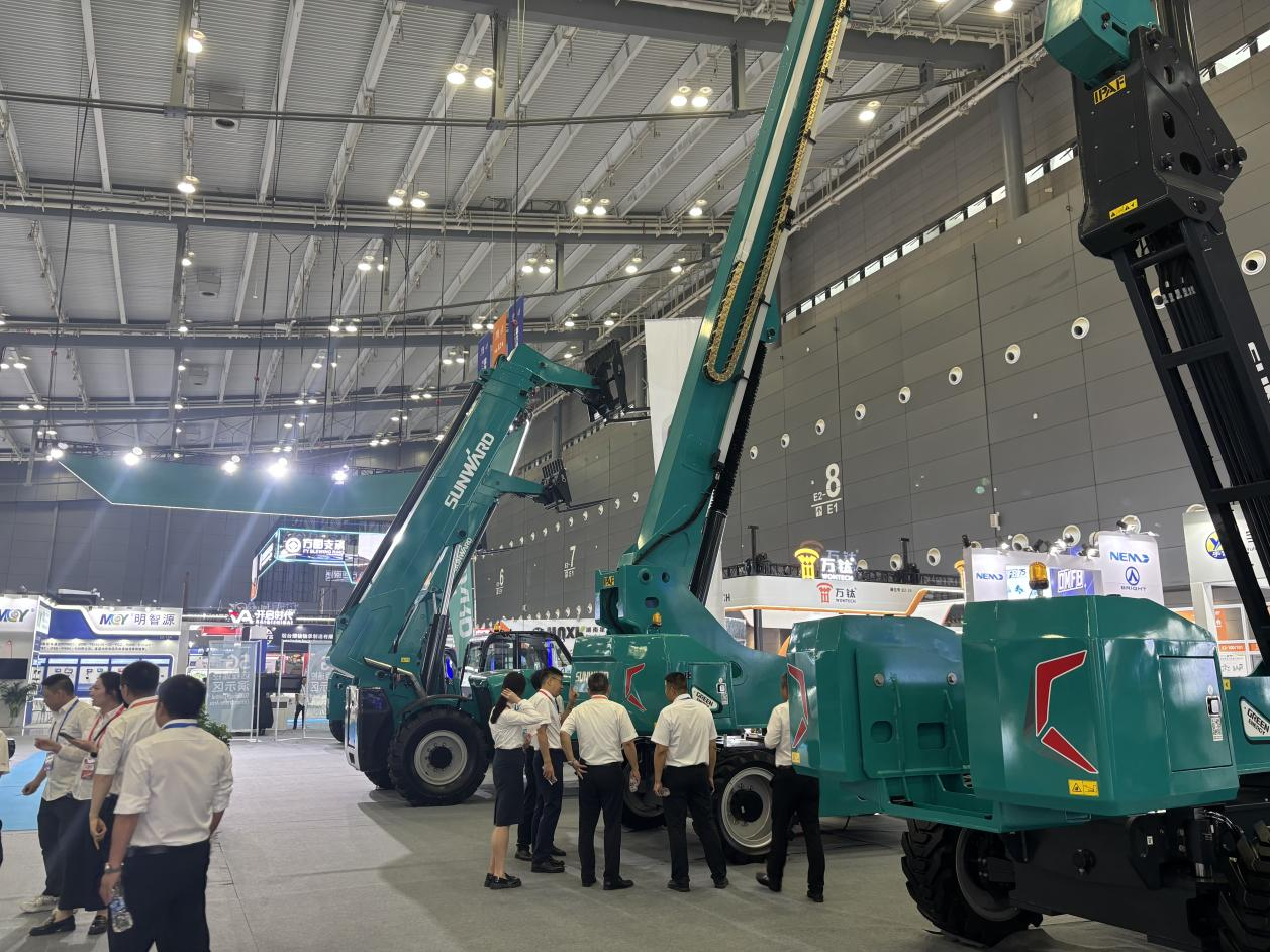 2025 CICEE | 皇家国际智能SWT34JE-P电动直臂式高空作业平台沉磅颁布！