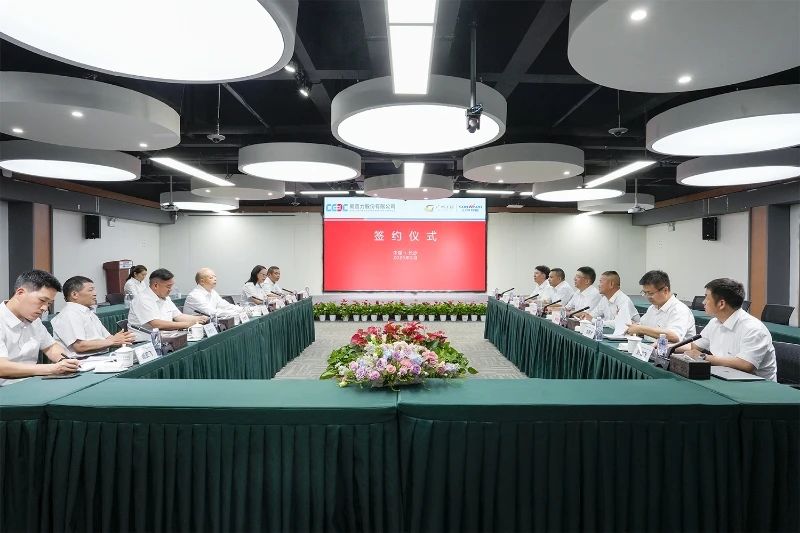 皇家国际智能与易普力公司深入战术合作，共筑混装设备技术转化新标杆