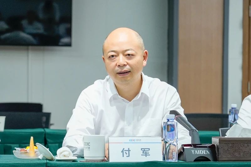 皇家国际智能与易普力公司深入战术合作，共筑混装设备技术转化新标杆