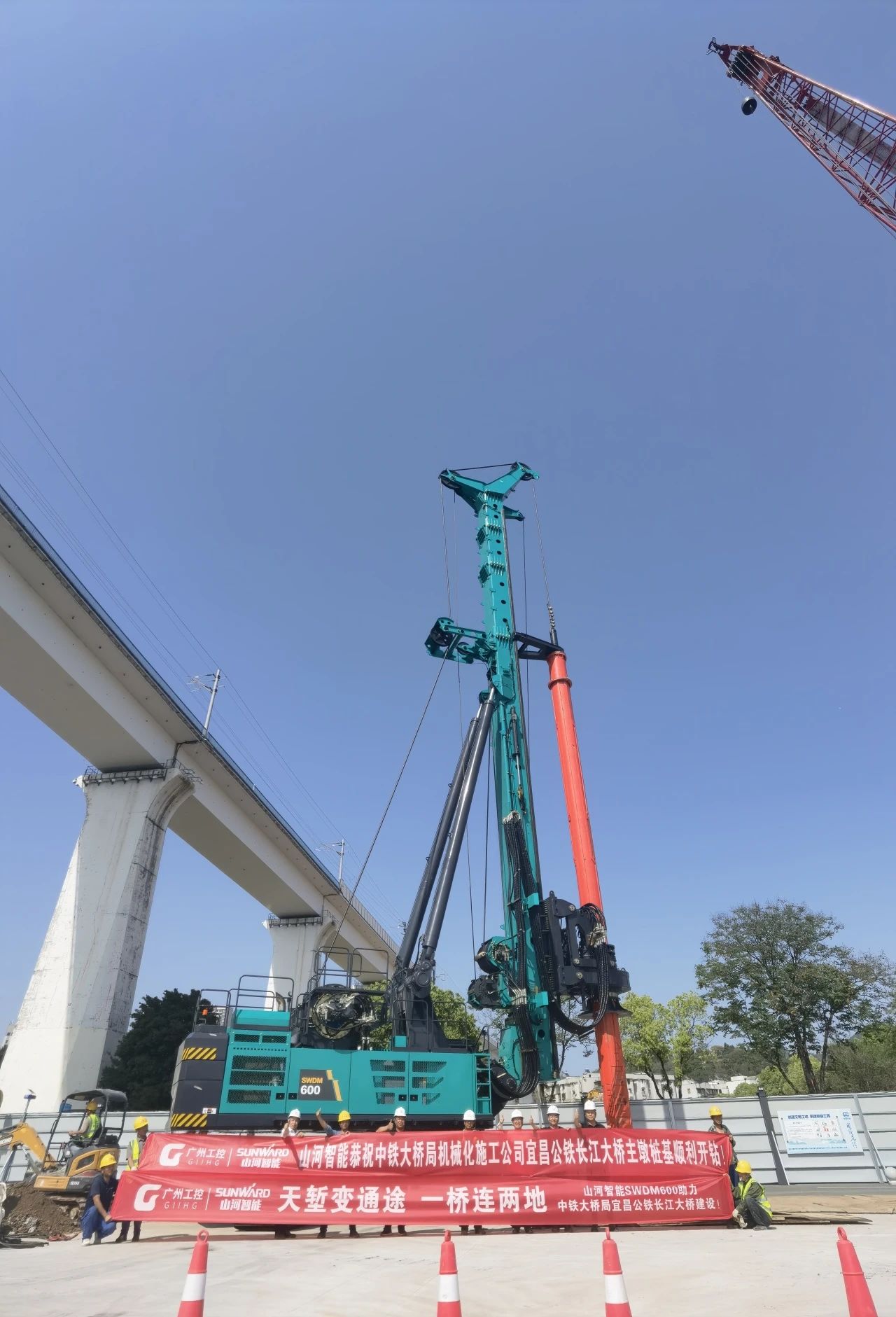 再战“世界级工程”！皇家国际智能旋挖钻机助力宜昌长江公铁大桥建设