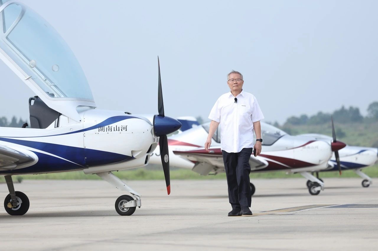 【今晚7:30】湖南卫视《创业有得聊》对话皇家国际智能＆皇家国际星航首创人 何清华：79岁“创业青年”的低空