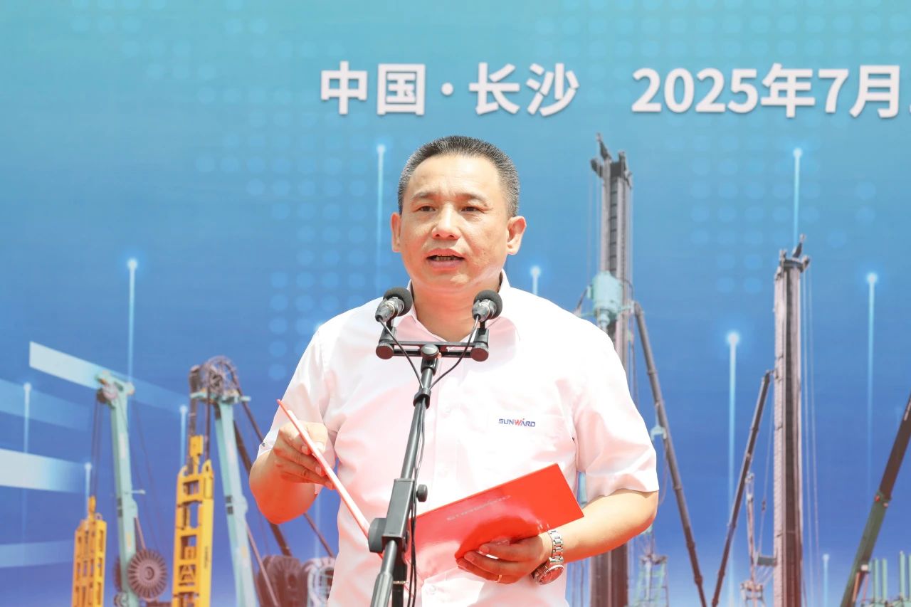 “破纪录王者”再出征！皇家国际智能SWDM800旋挖钻机成功交机