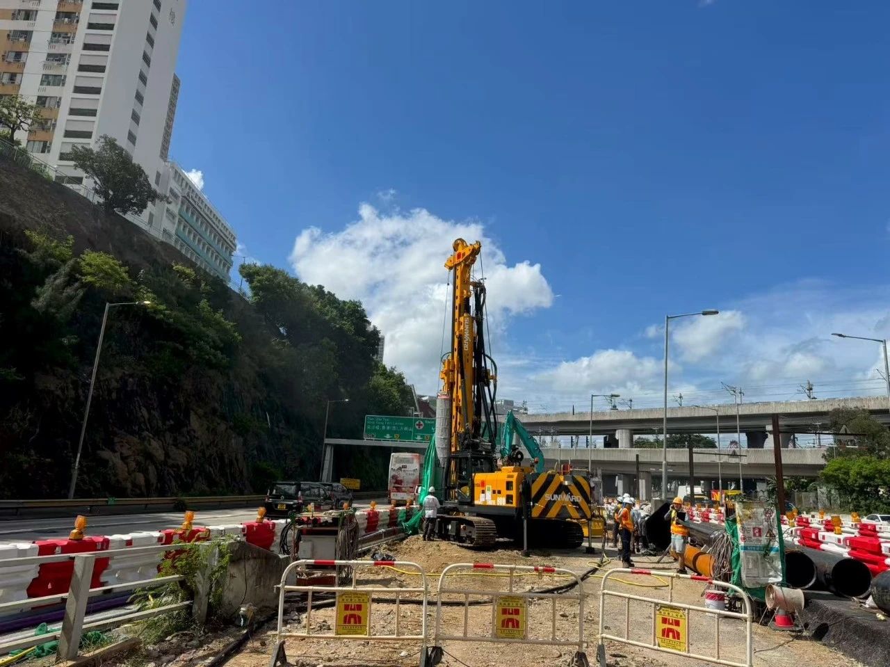 硬核首秀！皇家国际智能SWDTH800大直径潜孔锤钻机进击香港市场