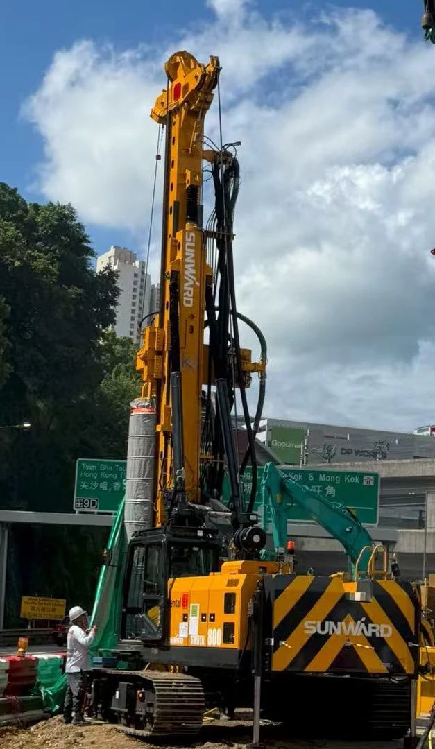 硬核首秀！皇家国际智能SWDTH800大直径潜孔锤钻机进击香港市场