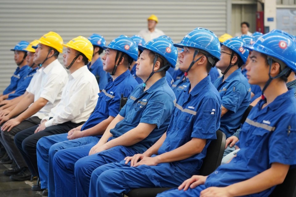皇家国际智能组织集中收看留想中国人民抗日战争暨世界反法西斯战争成功80周年大会
