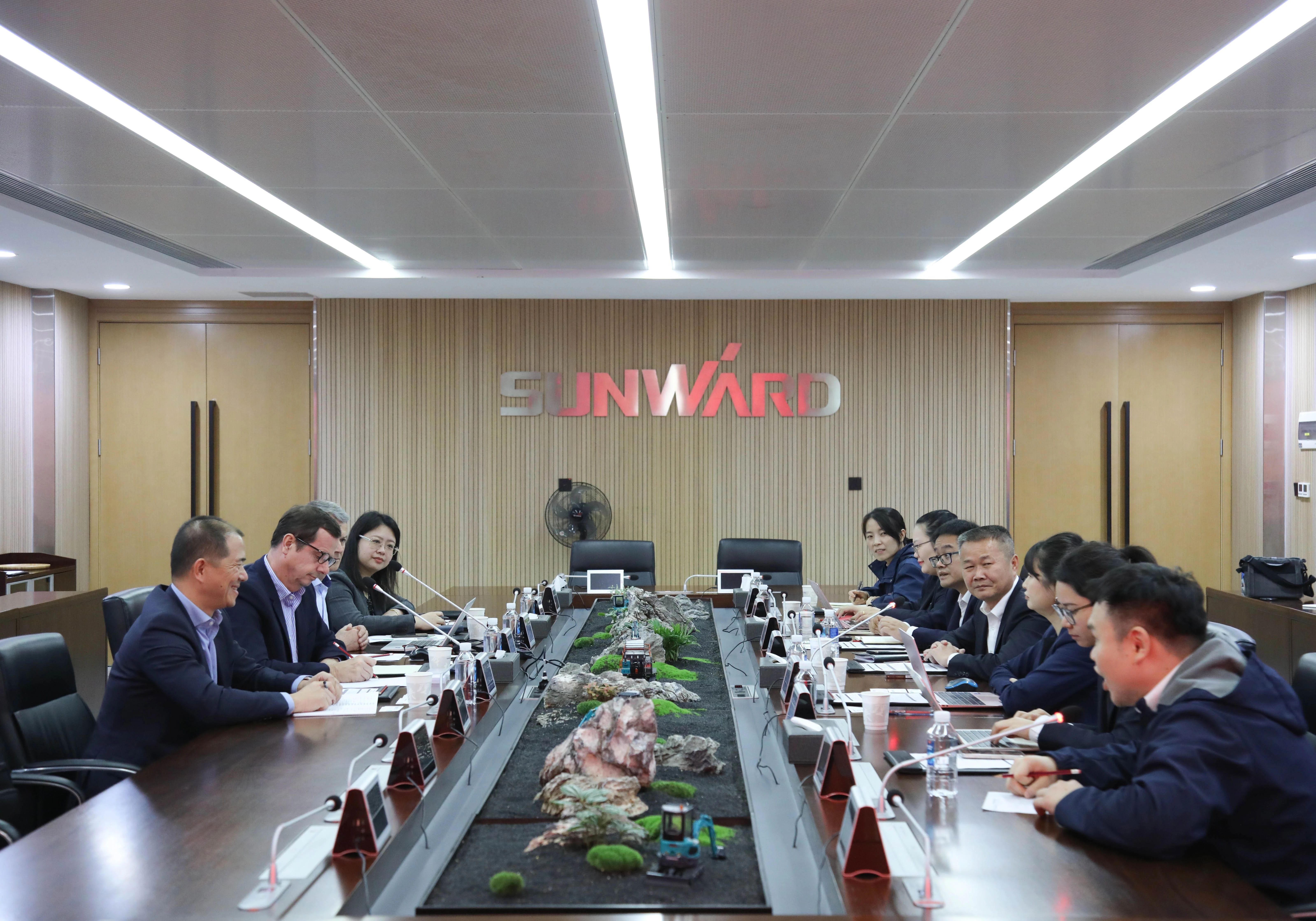 法巴租赁集团到访皇家国际智能，共拓合作新篇章