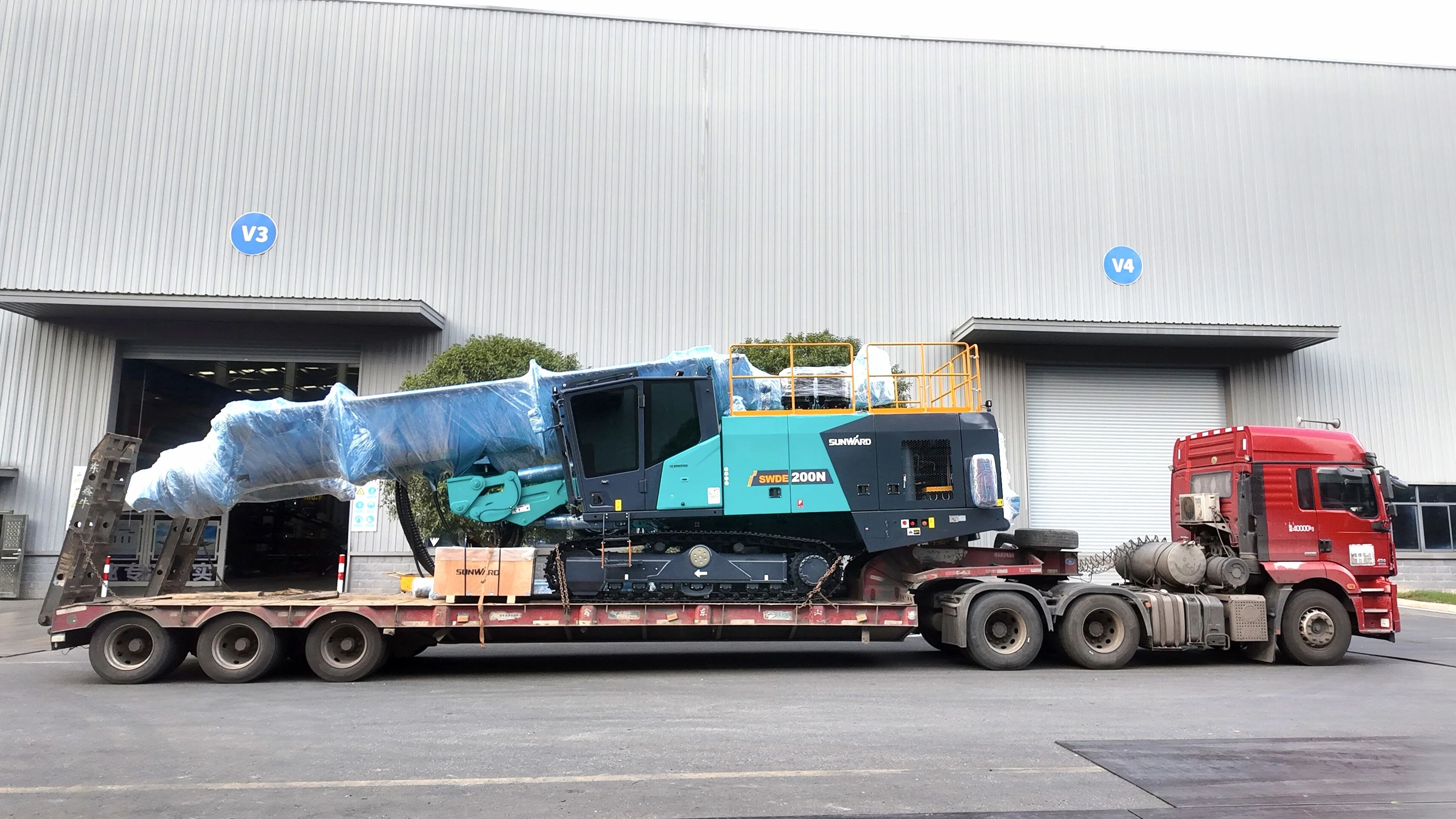 挑战高海拔高寒工况，皇家国际智能臂式潜孔钻机登陆南美市场