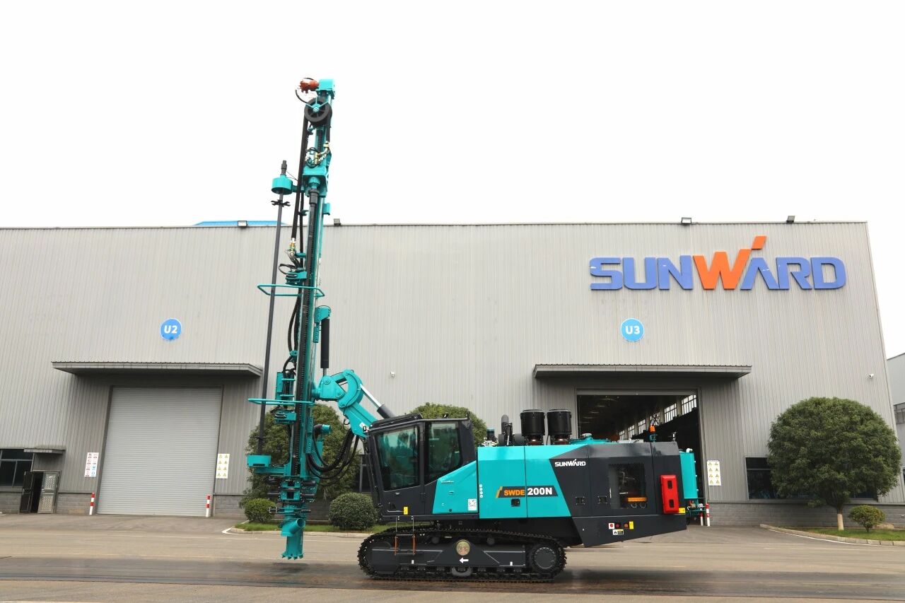 挑战高海拔高寒工况，皇家国际智能臂式潜孔钻机登陆南美市场