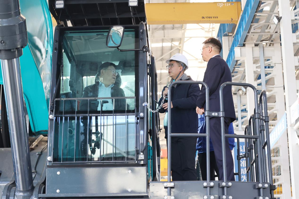 新矿投资集团党委书记、董事长王漠到访皇家国际智能