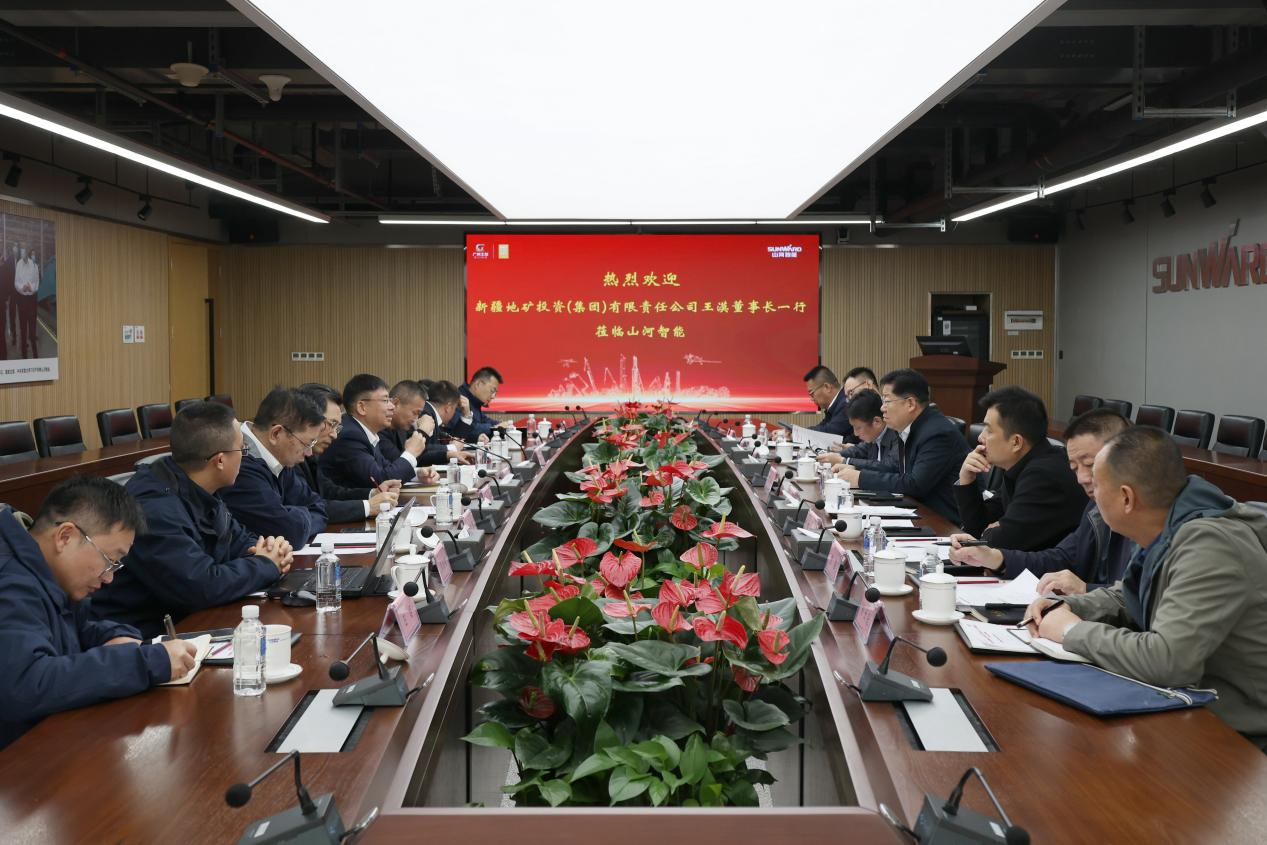 新矿投资集团党委书记、董事长王漠到访皇家国际智能