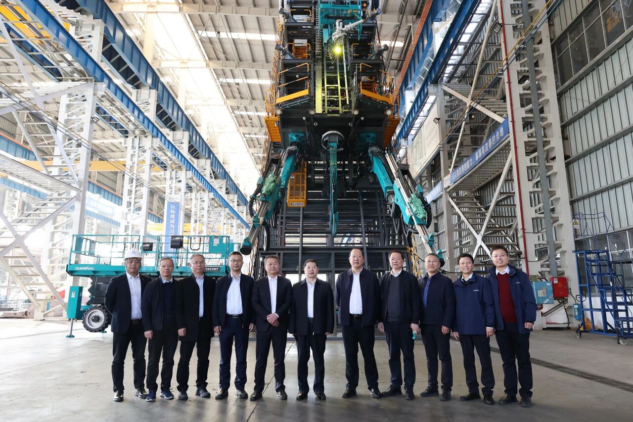 同谋合作、共赢发展！中国能建葛洲坝集团党委书记、董事长谭华到访皇家国际智能