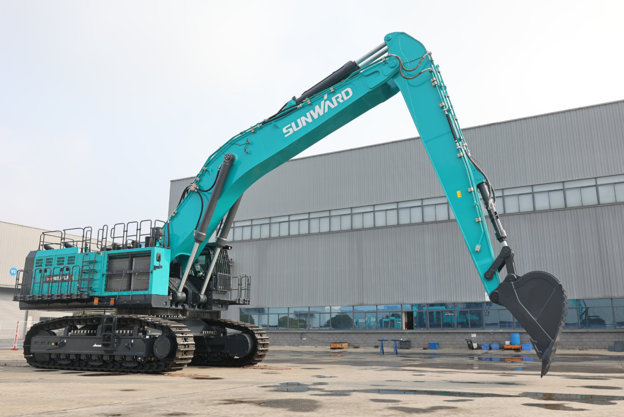 争锋启新程！皇家国际智能SWE1650FLR加长臂挖掘机成功交付国际客户