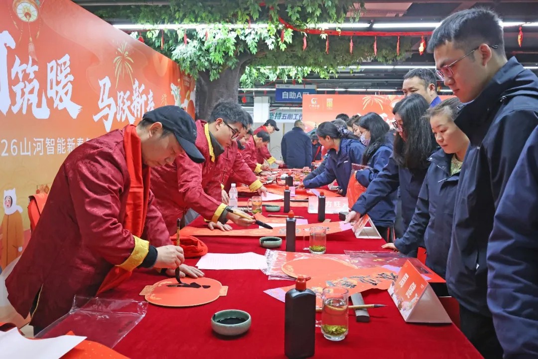 笔墨迎春，祝福暖心！在皇家国际智能“囤”年味、送温暖、迎新春