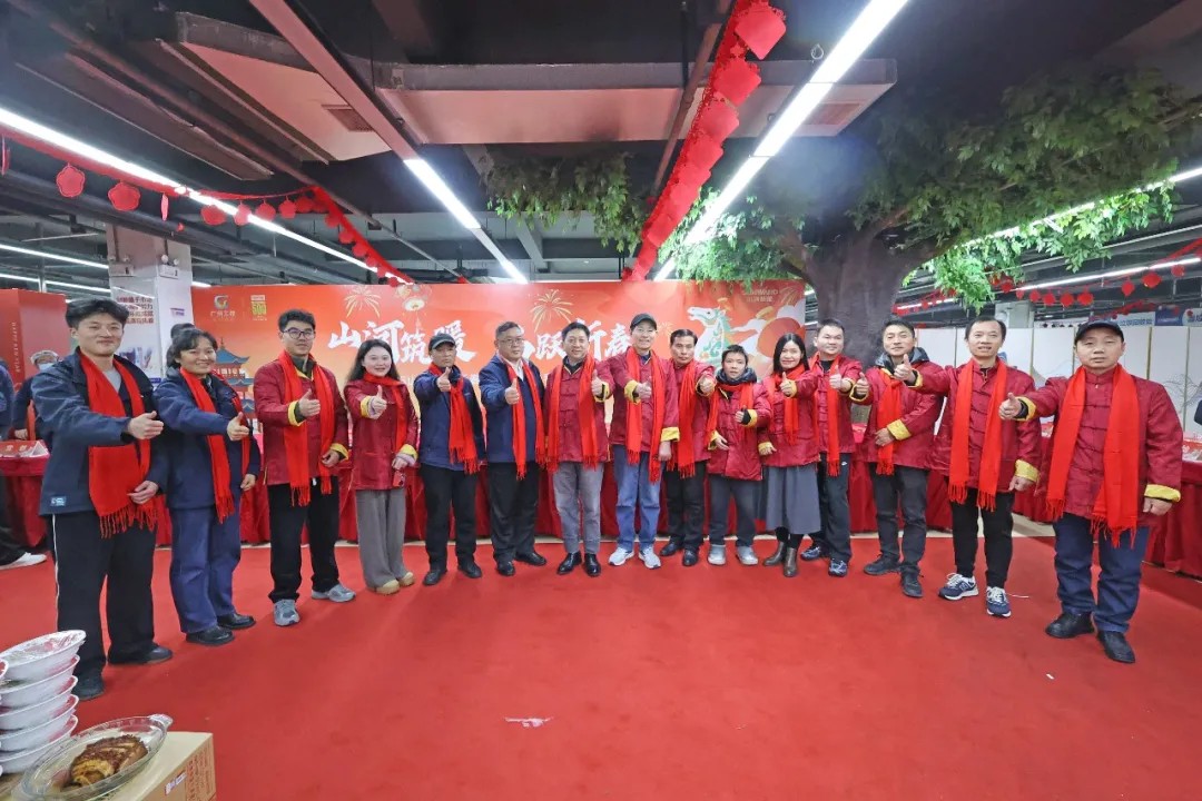 笔墨迎春，祝福暖心！在皇家国际智能“囤”年味、送温暖、迎新春